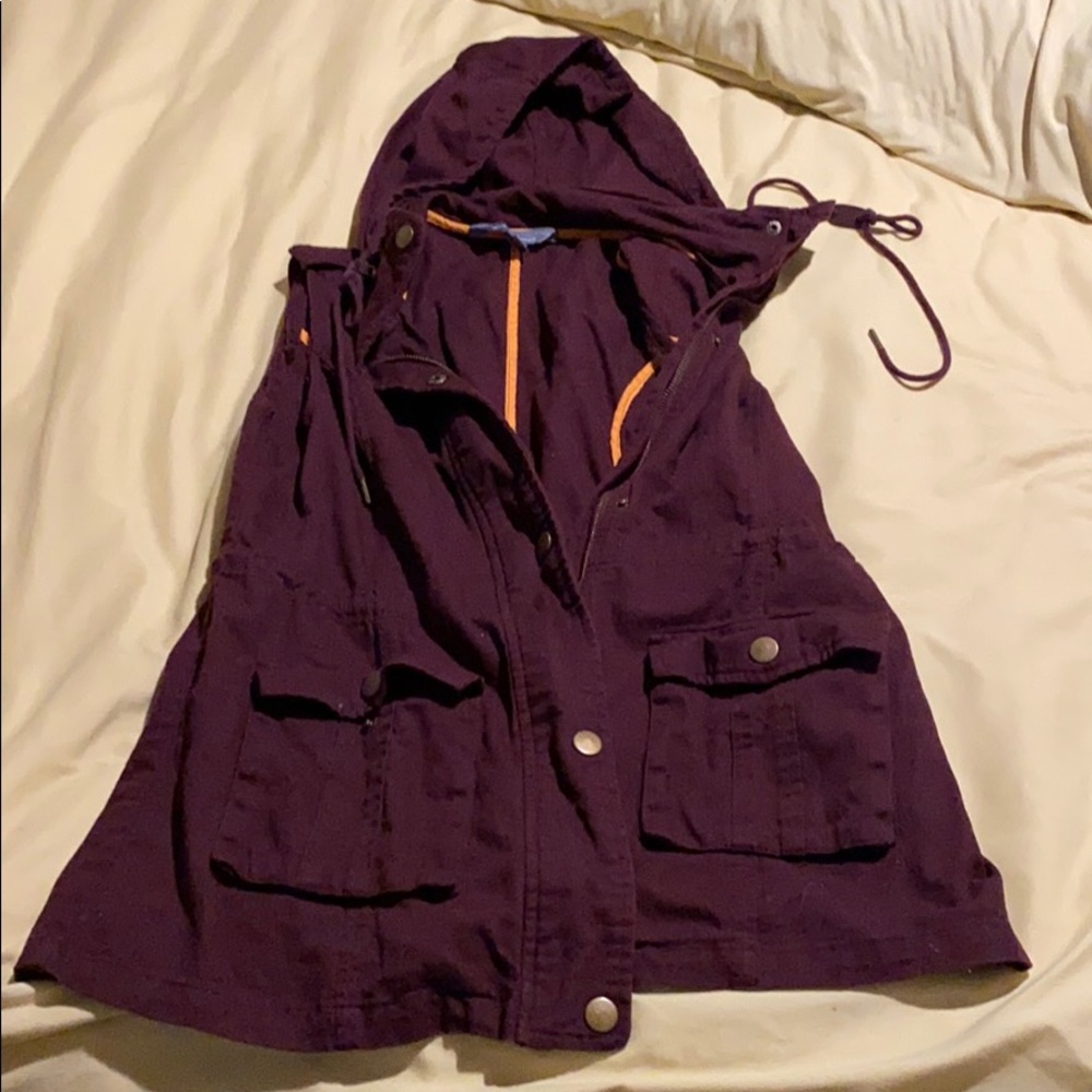 Sleeveless jacket